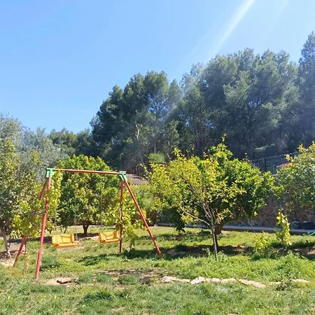 Дом отдыха Buenas Vistas Y Privacidad, Tranquila Y Fresca En El Bosque De Valencia Con Magnifica Piscina De 80m2