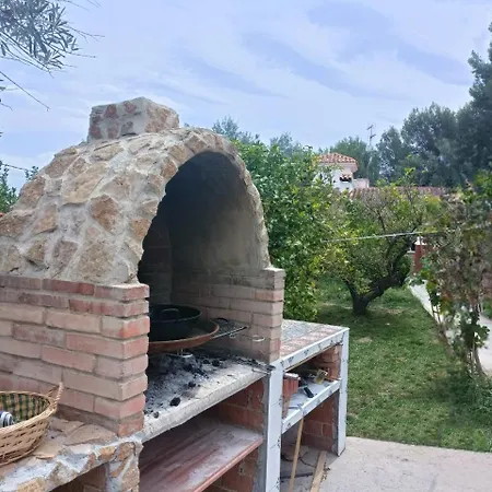 Дом отдыха Buenas Vistas Y Privacidad, Tranquila Y Fresca En El Bosque De Valencia Con Magnifica Piscina De 80m2