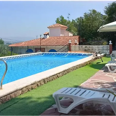 Дом отдыха Buenas Vistas Y Privacidad, Tranquila Y Fresca En El Bosque De Valencia Con Magnifica Piscina De 80m2